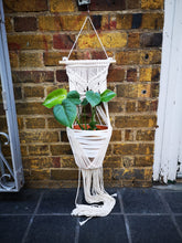 Load image into Gallery viewer, Macrame in white cotton hand made with butterfly design