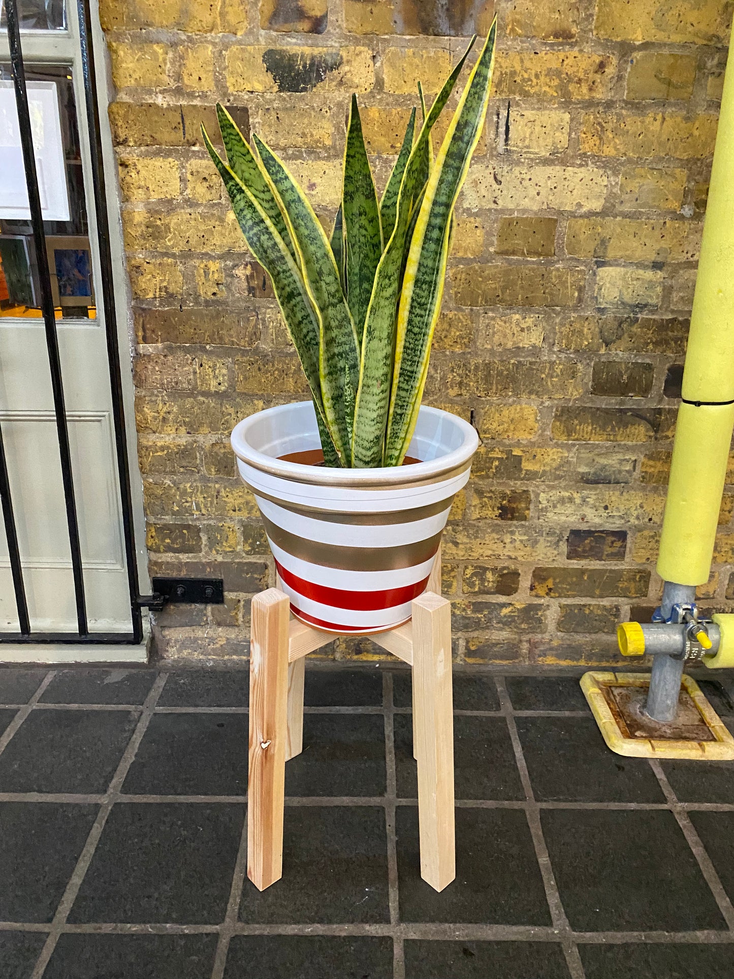 Diagonal Shape Plant Pot Stand 40cm High in our Quadrone leg