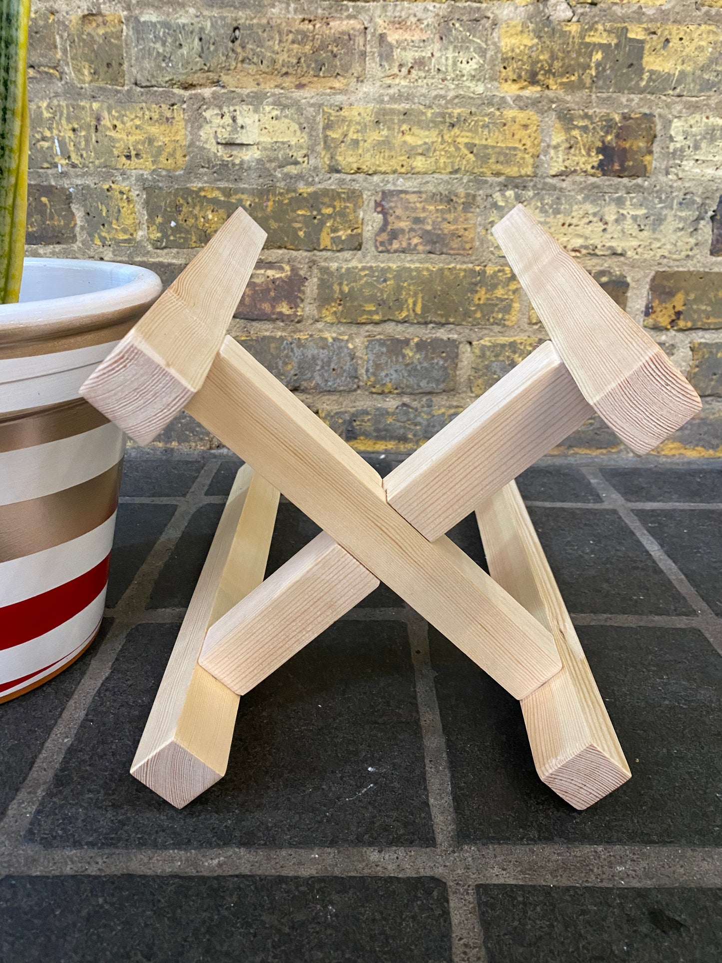 Diagonal Shape Plant Pot Stand 40cm High in our Quadrone leg