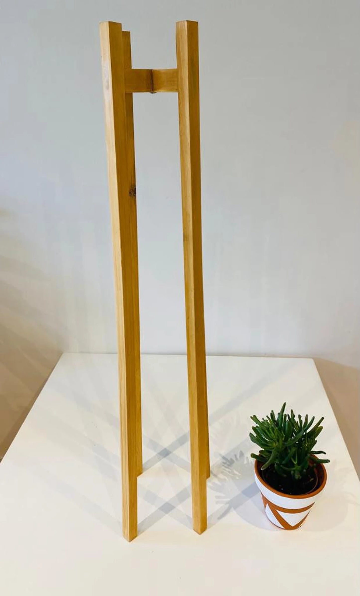 The Giraffe Plant Pot Stand Height from 70cm to 100cm Extra tall Slim Leg