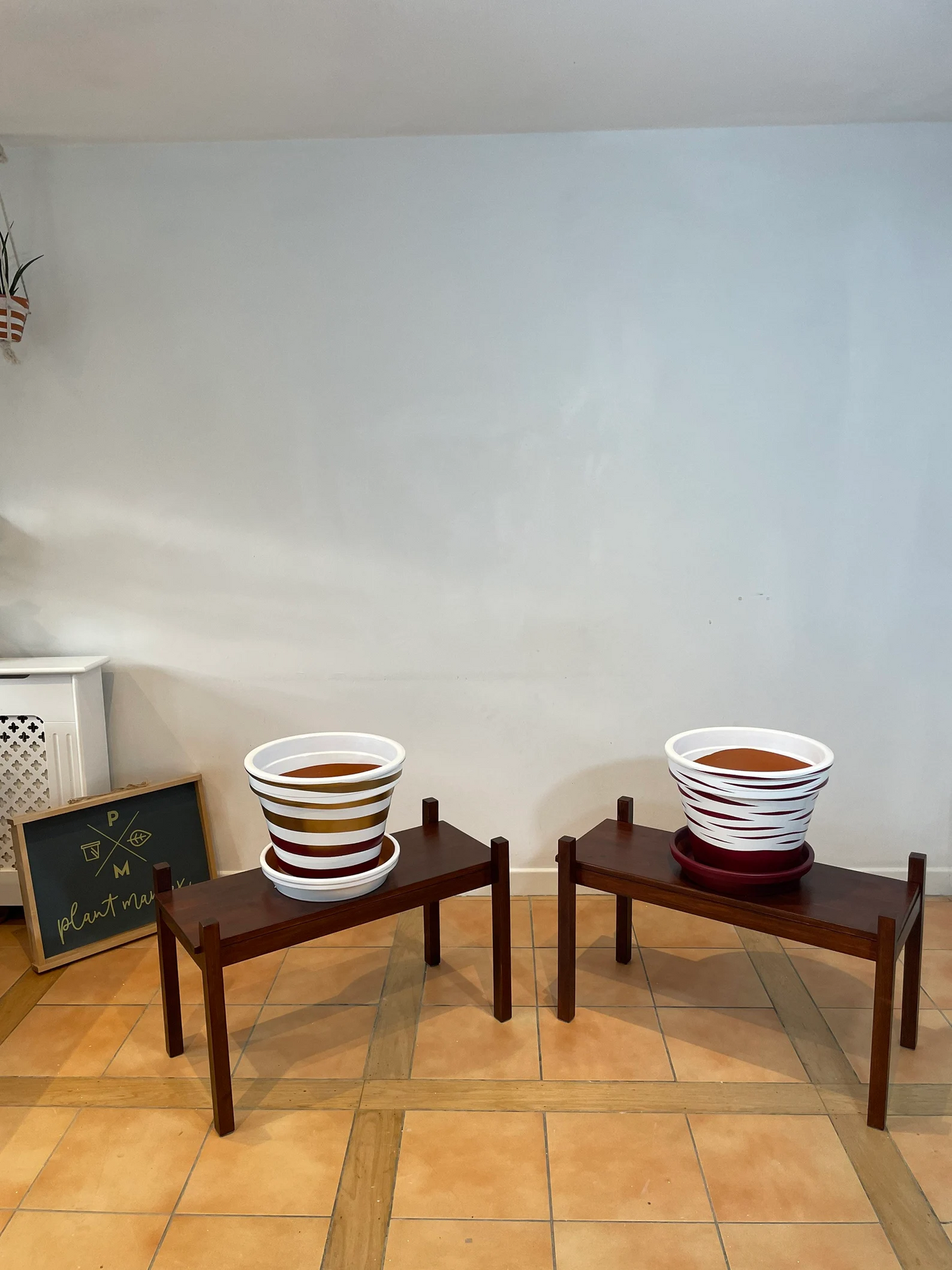 Wood Bench - Coffee Table - Dining Room bench seat with Removable Shelf - Hand Made in solid wood in the UK