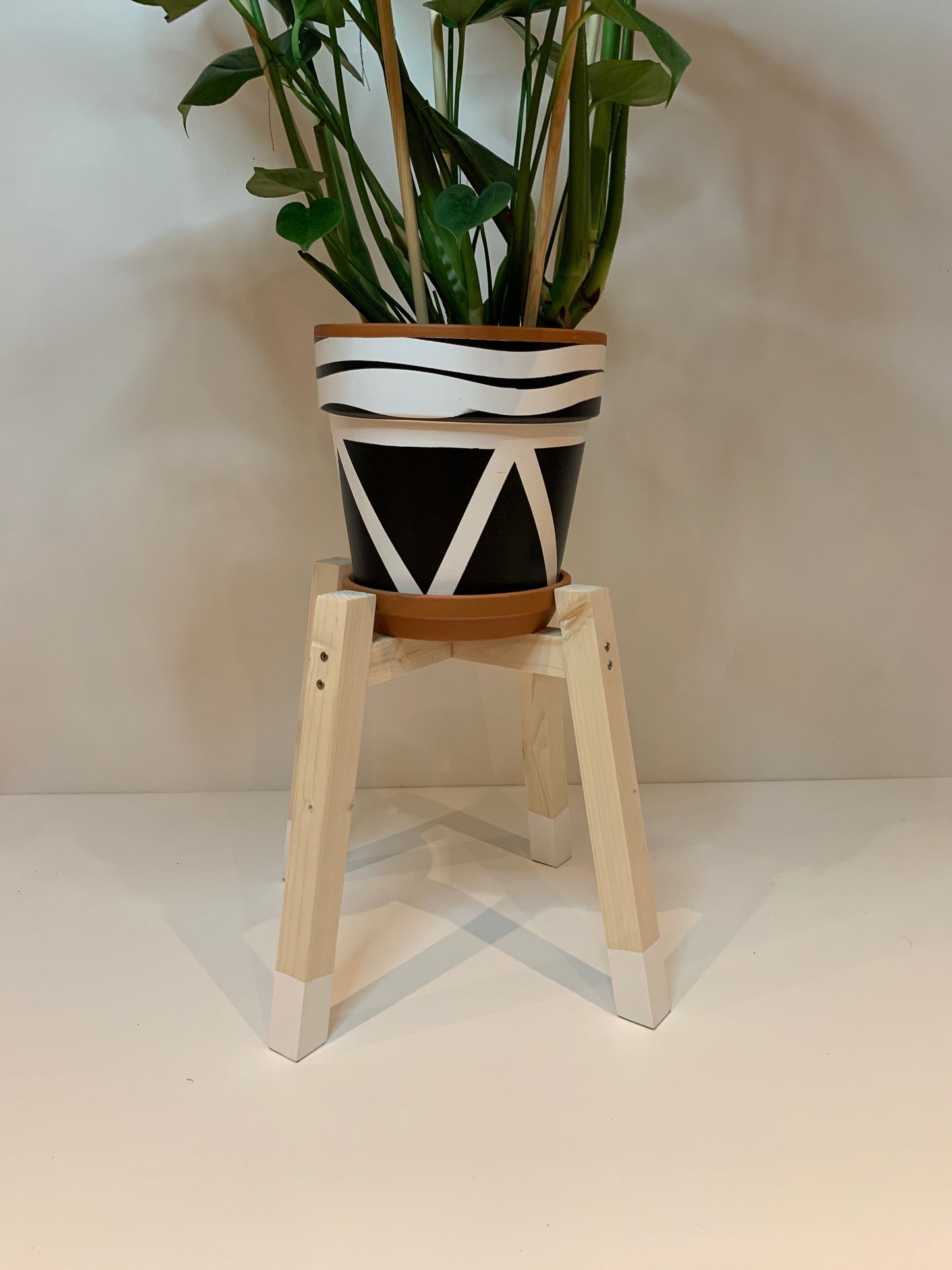 Diagonal Shape Plant Pot Stand 30 cm High in our 33mm Quadrone leg